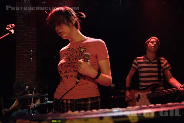 HELP SHE CAN'T SWIM - 2005-04-26 - PARIS - La Maroquinerie - 